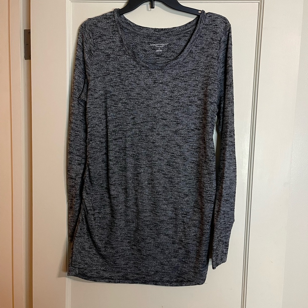 Liz Lange Maternity long sleeve top. Size Med. Good condition.